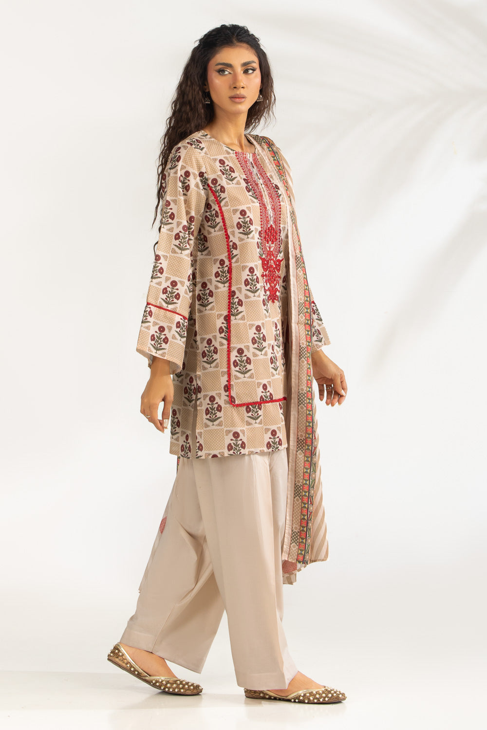 3Pc Lawn Printed Suit With Embroidered