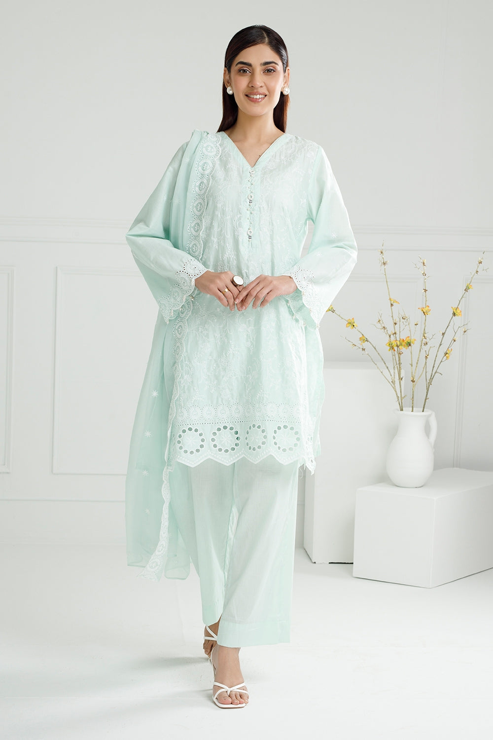 3Pc Lawn Embroidered Suit