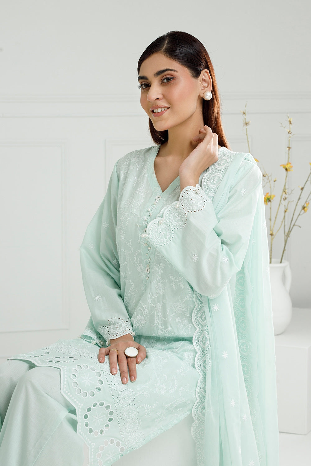 3Pc Lawn Embroidered Suit