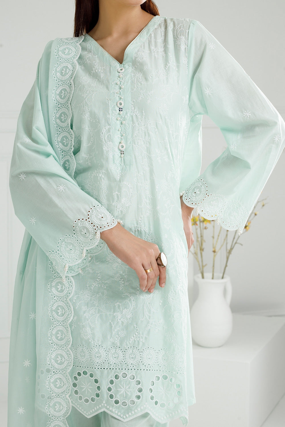 3Pc Lawn Embroidered Suit