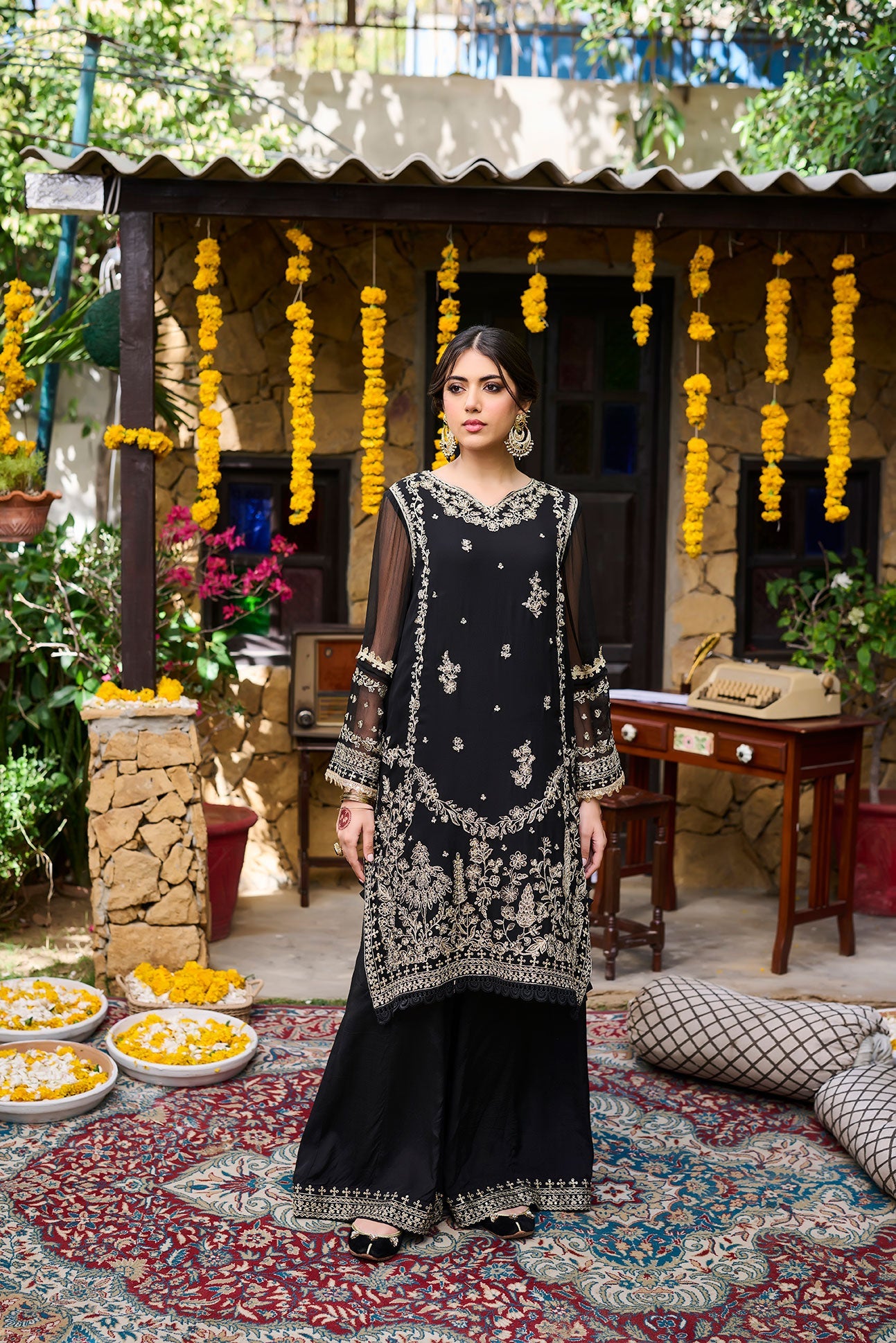 Ss24Da-2270 Black 2Pcs Embroidered Kurta With Trouser