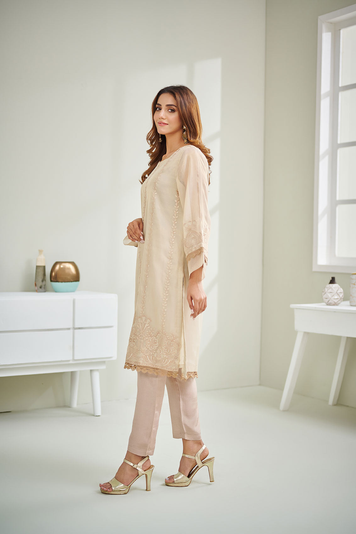 Da-1595 Beige Embroidered Kurta