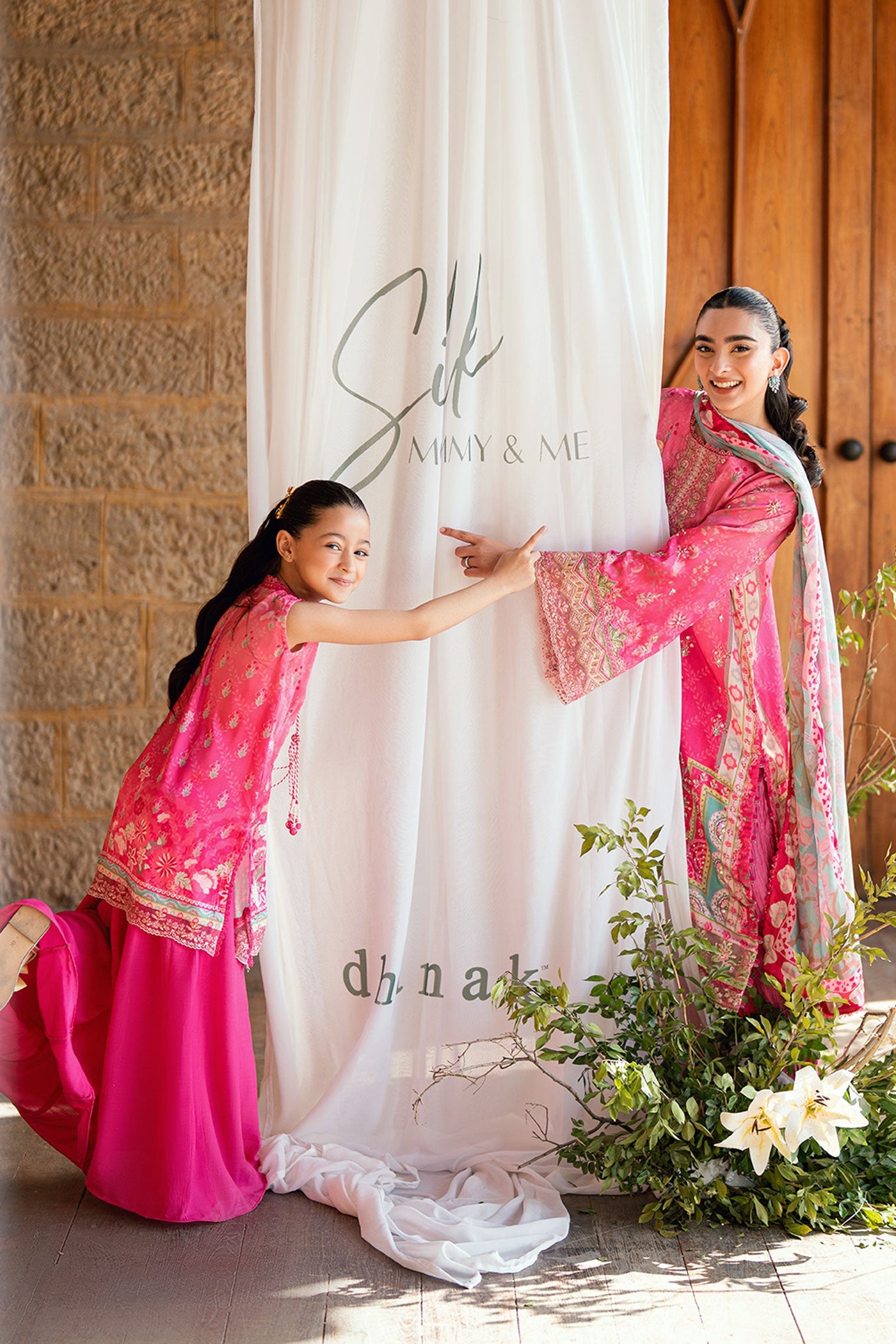 Ss26Da-2900 Pink 2Pcs Hand Embellished Kurta With Trouser