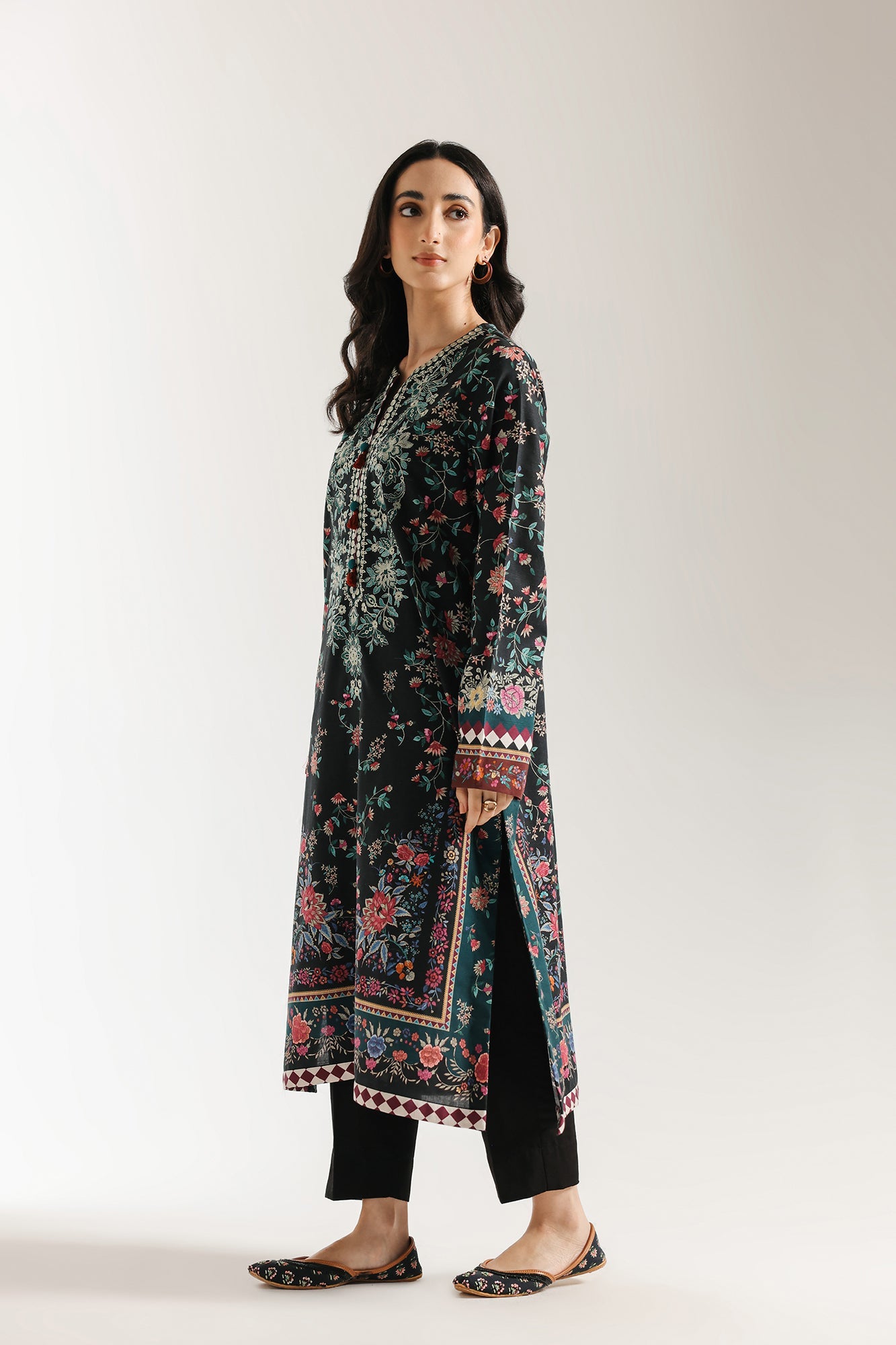 EMBROIDERED SUIT (E0743/203/902)