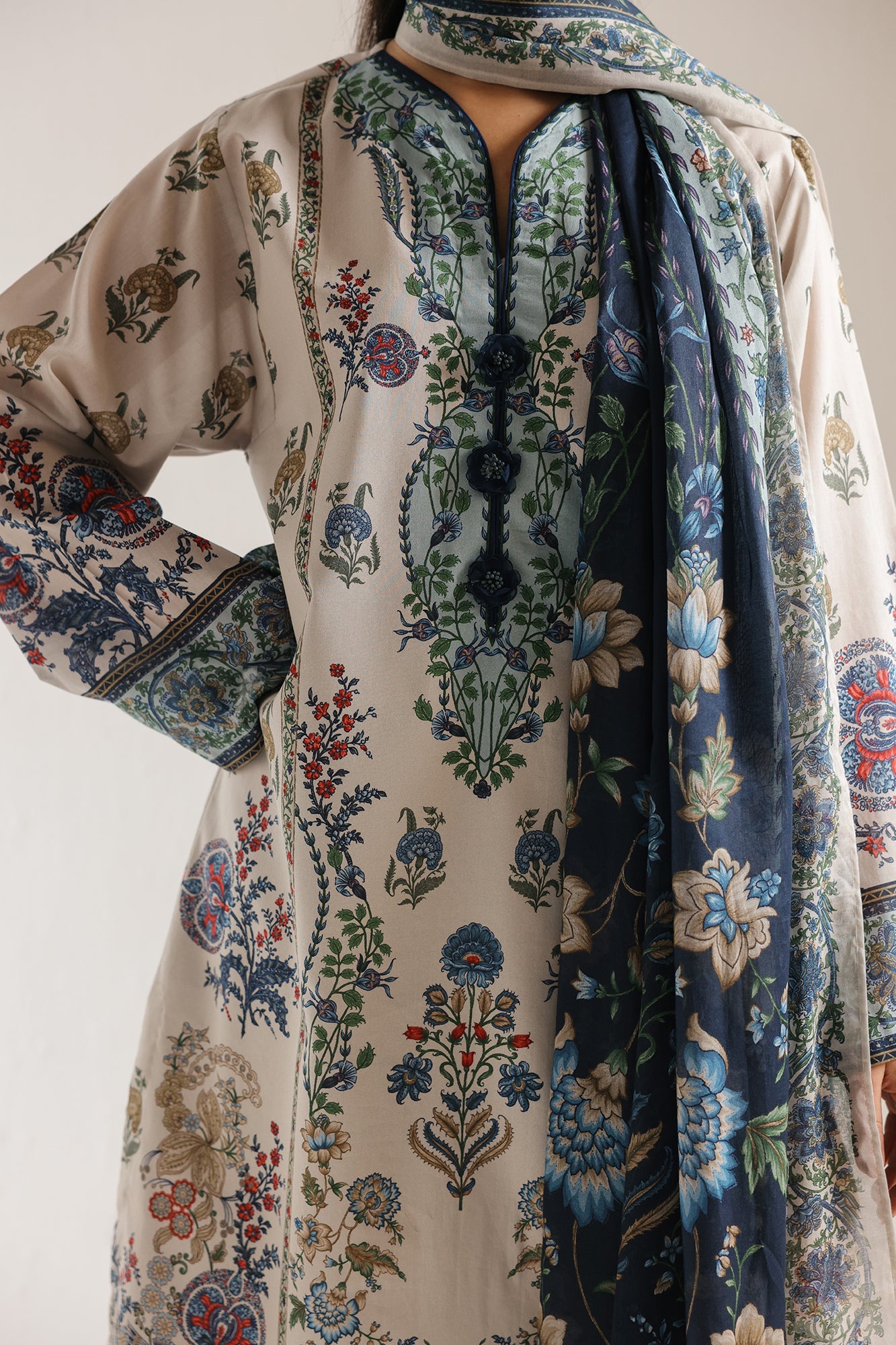 EMBROIDERED SUIT (E0877/202/006)