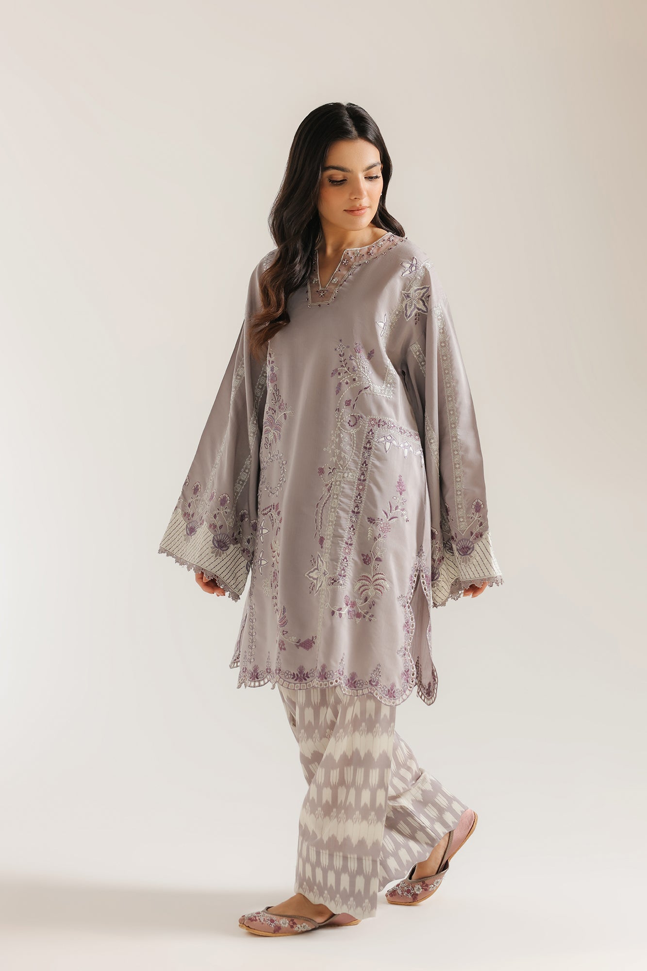 Embroidered Suit (E4090/103/514)