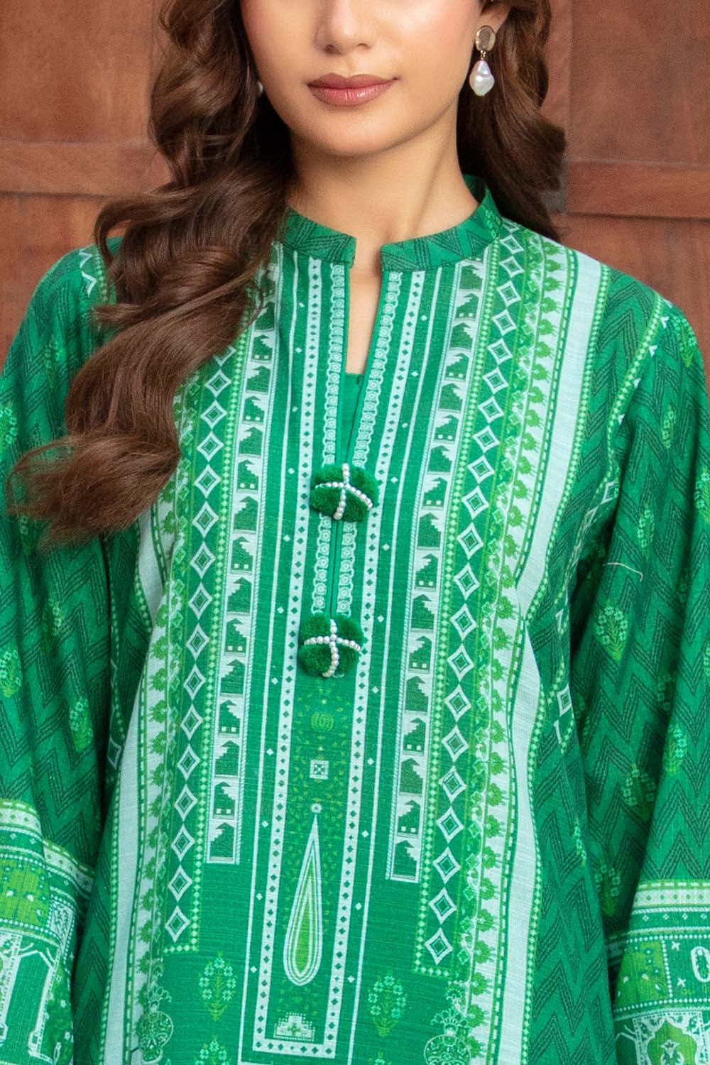 https://cdn.shopify.com/s/files/1/0706/3253/8159/files/Khaddar-Dupatta-Khaddar-Shirt-Dyed-Trouser-Gulahmed-WNS-52044-Close.jpg?v=1762594827