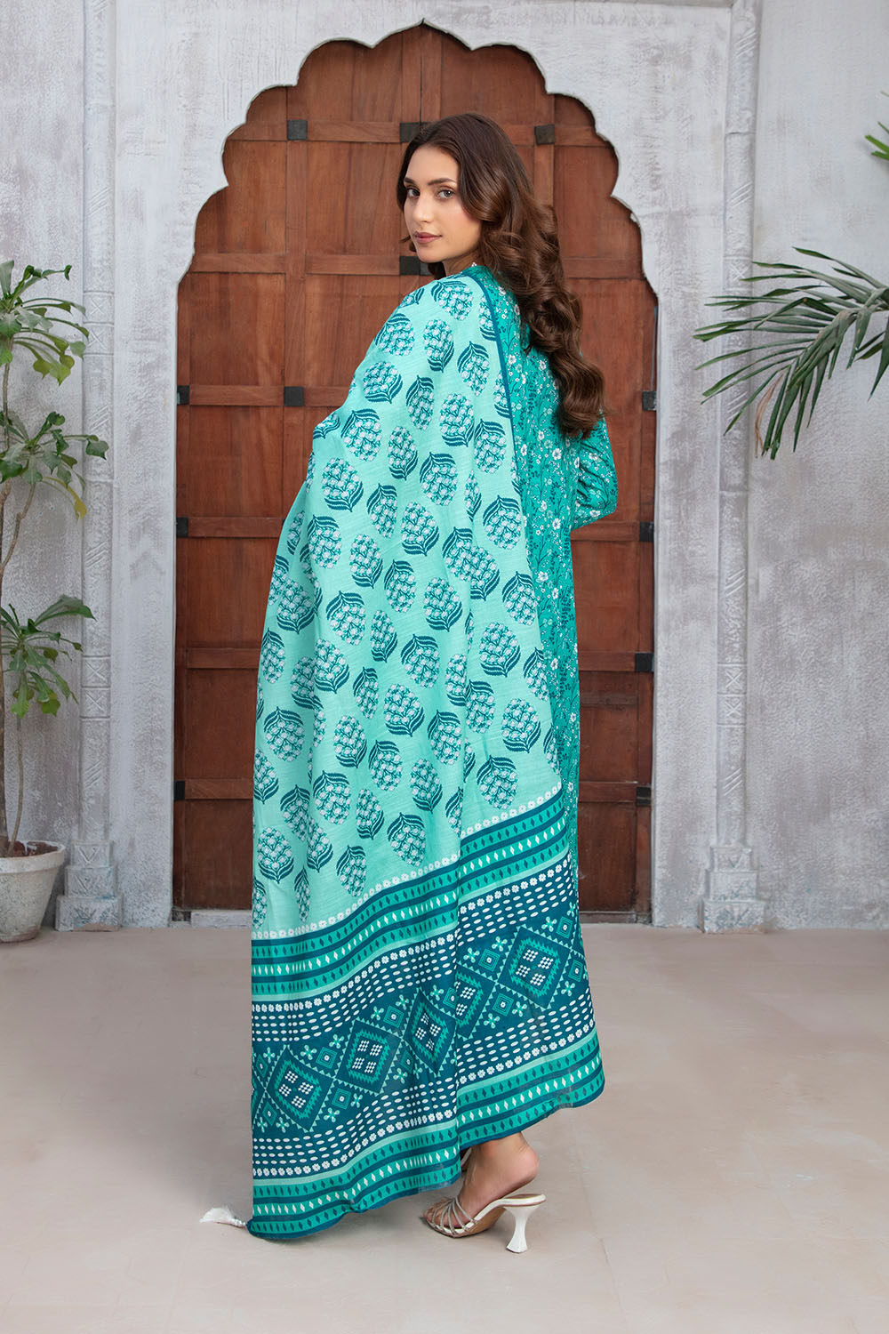 https://cdn.shopify.com/s/files/1/0706/3253/8159/files/Khaddar-Dupatta-Khaddar-Shirt-Dyed-Trouser-Gulahmed-WNS-52045-Backcopy.jpg?v=1774867189