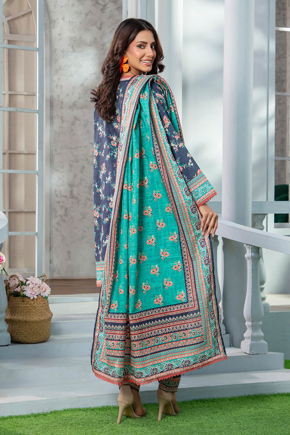 3 Piece Khaddar Suit With Dupatta