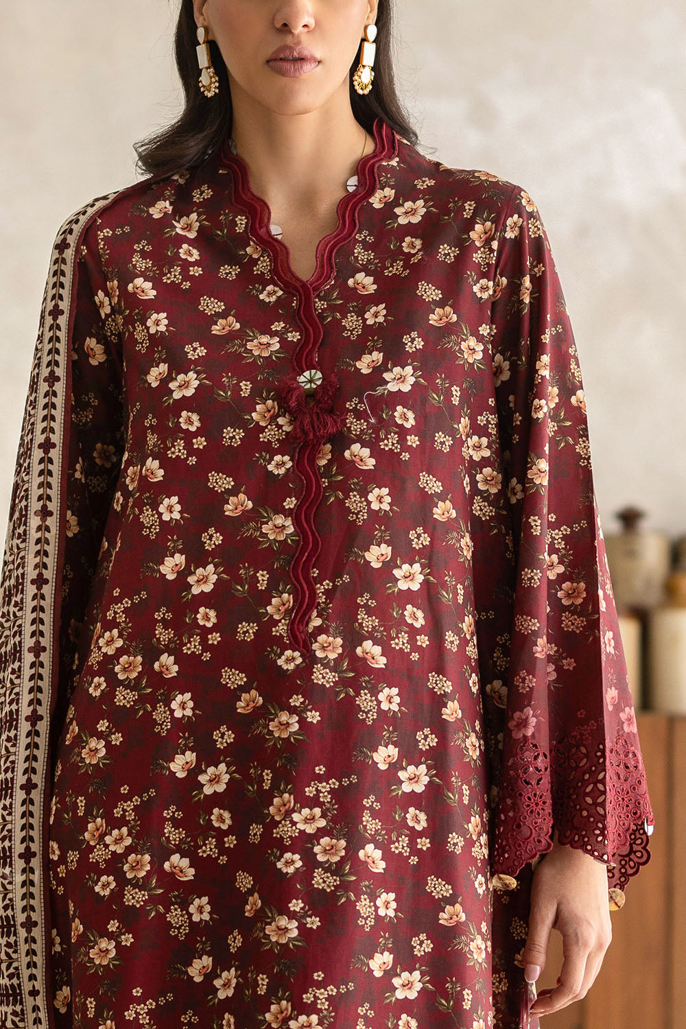 https://cdn.shopify.com/s/files/1/0706/3253/8159/files/Printed-Chiffon-Dupatta-Embroidered-Printed-Lawn-Shirt-Dyed-Trouser-Gulahmed-BM-62023-Close.jpg?v=1775028619
