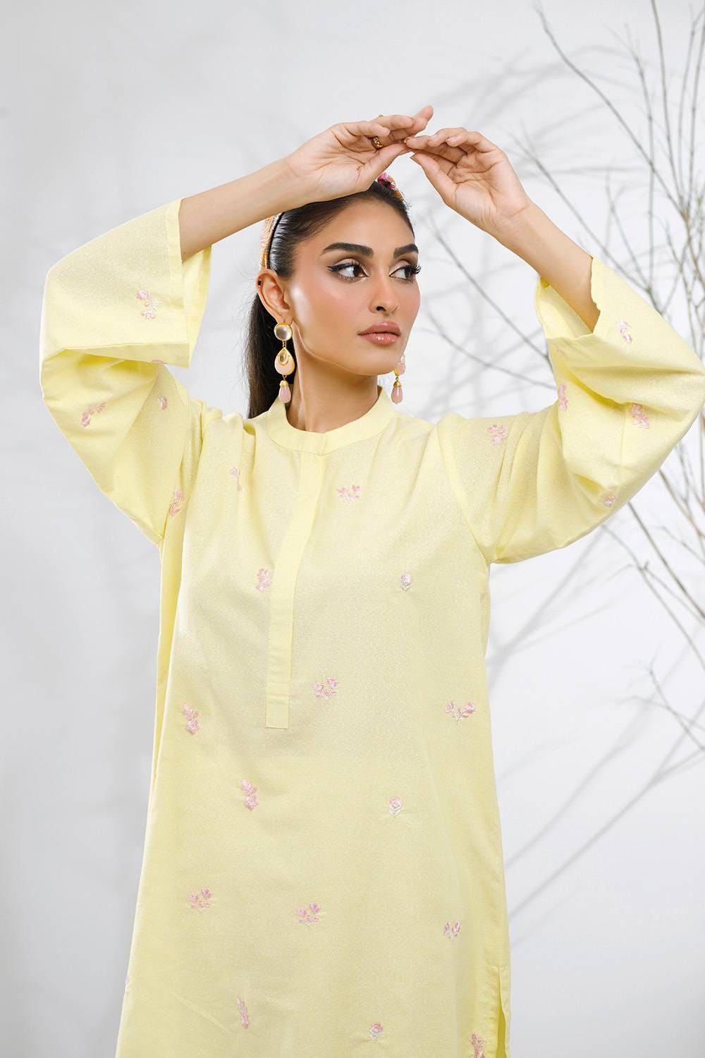 Karandi Embroidered Co-Ord Set Ipst-44114